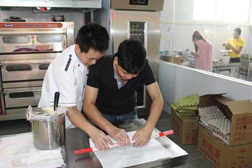 煌旗蛋糕烘焙师傅教学过程