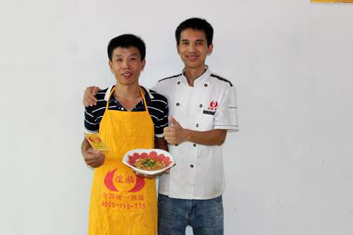 煌旗葱油饼培训学员合影