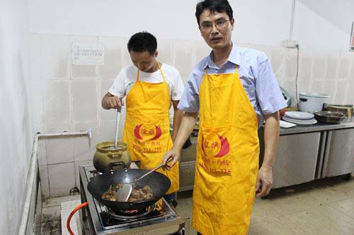  煌旗第一位火焰醉鹅培训学员李先生
