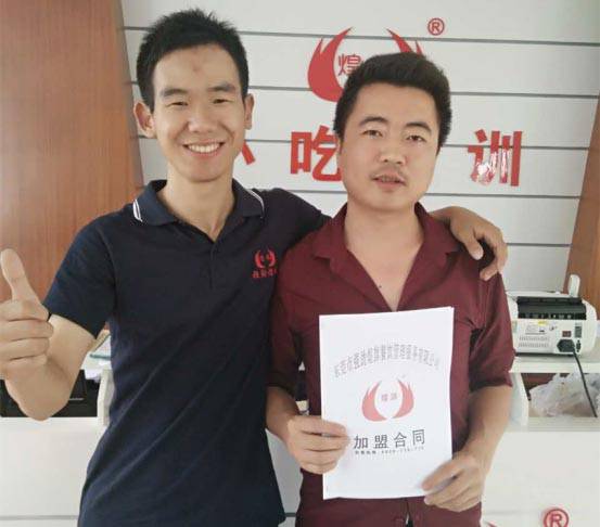 煌旗最后防线培训学员签约合影