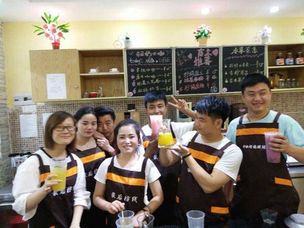 煌旗最后防线奶茶培训学员合影